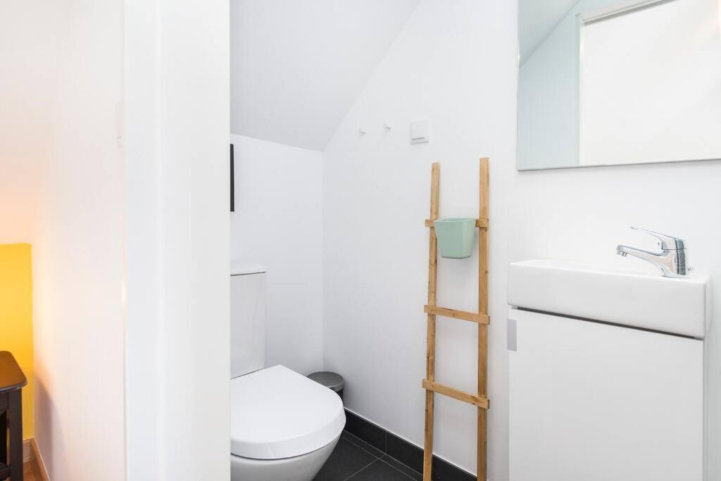 Hill House - No. 589c Apartment *